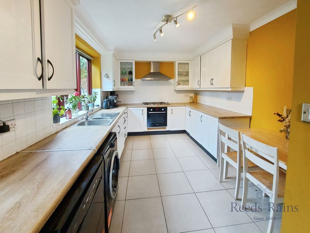 Property photo 3 of 15 Kitchen