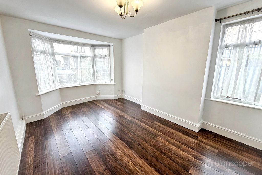 Property photo 3 of 16 5150384