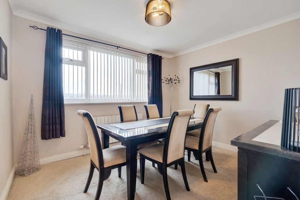 Property photo 3 of 17 Photo