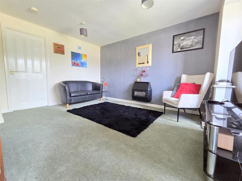 Property photo 3 of 16 Living Room