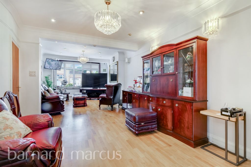 Property photo 3 of 11