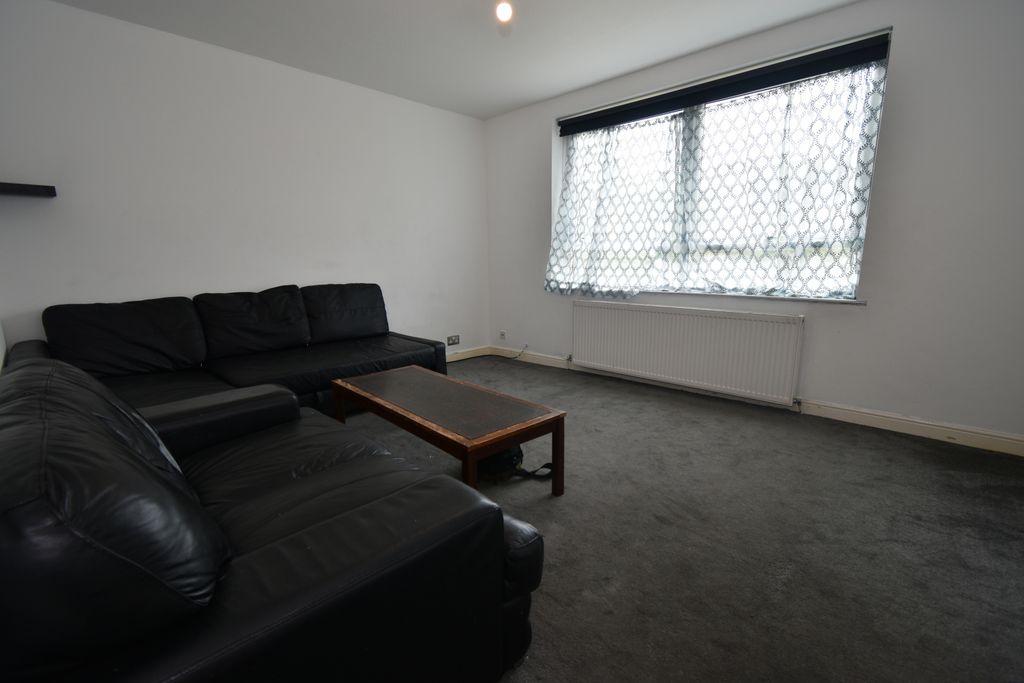 Property photo 1 of 6 2 Bed Flat For Sale