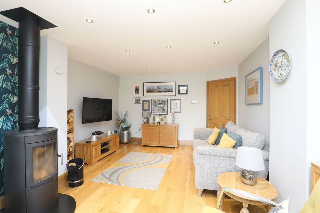 Property photo 3 of 26