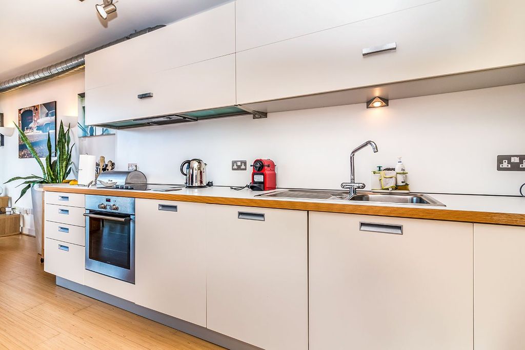 Property photo 3 of 12 Kitchen