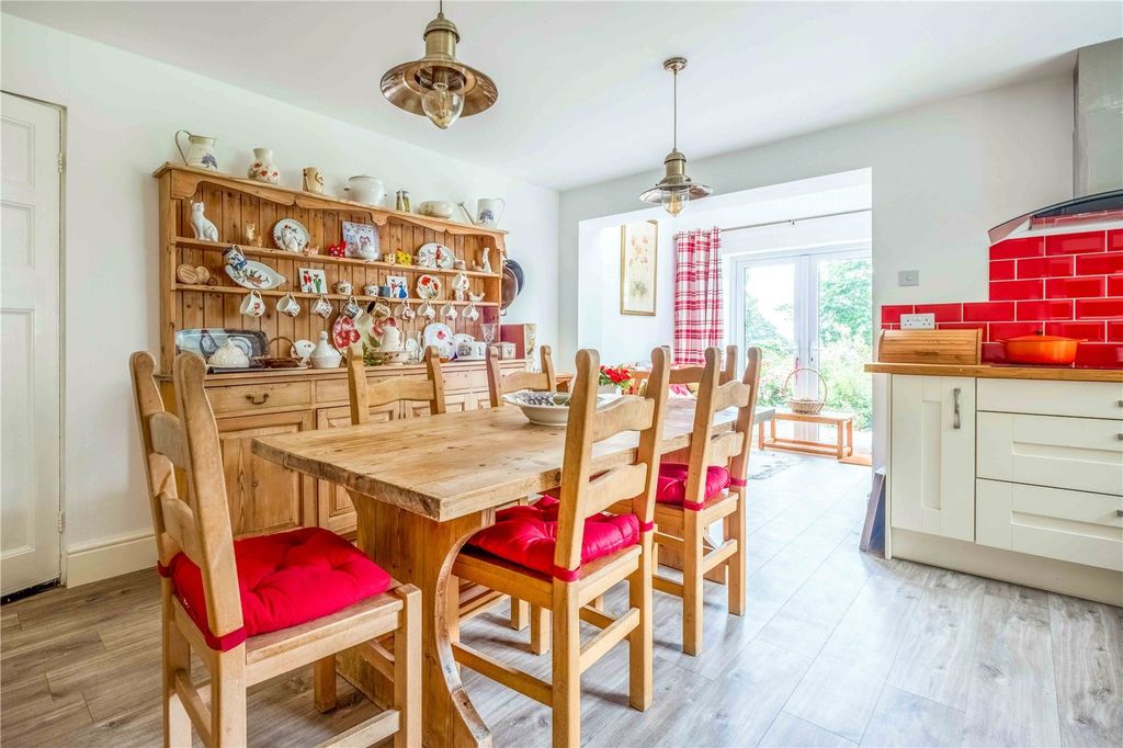 Property photo 3 of 21 Kitchen/Breakfast Rm
