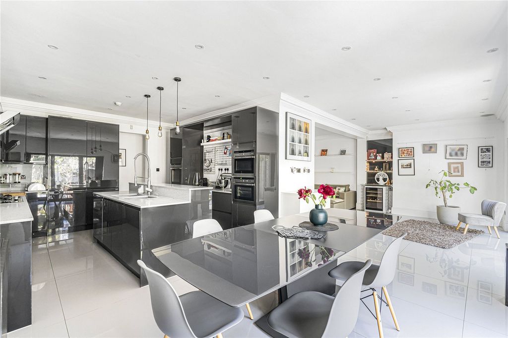 Property photo 2 of 17 Dining