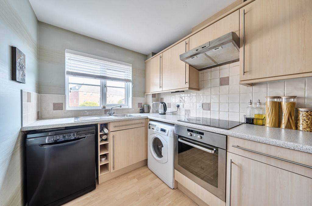 Property photo 3 of 8 1-69d9De7E23261-1...