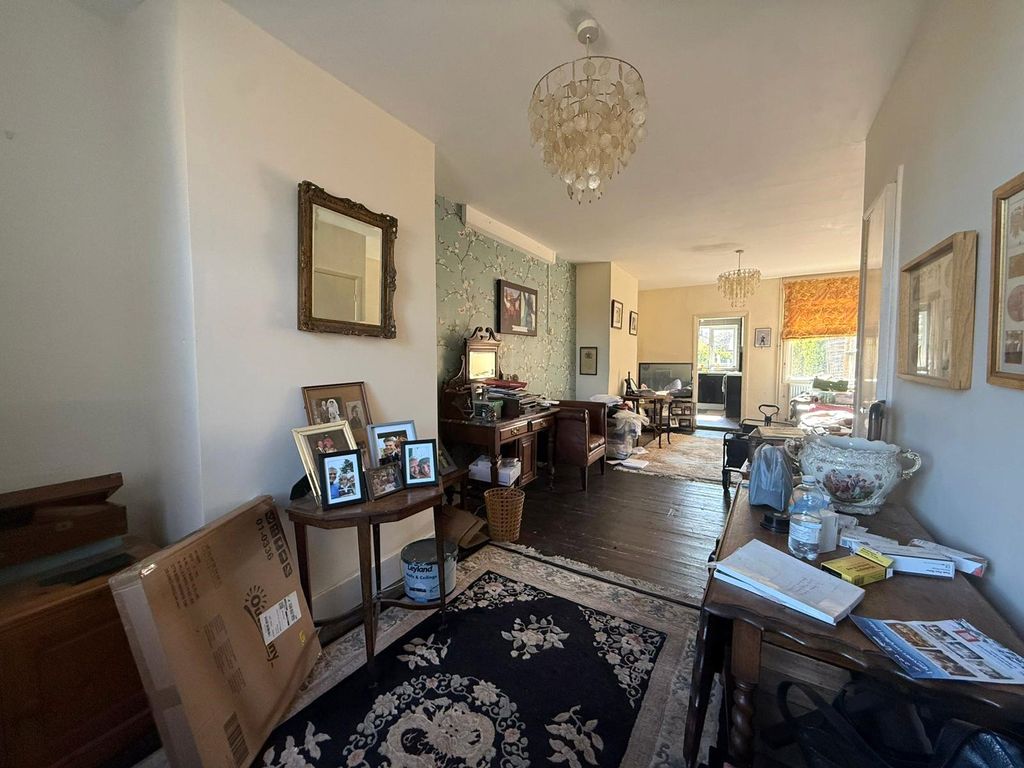 Property photo 2 of 8 Picture No. 24