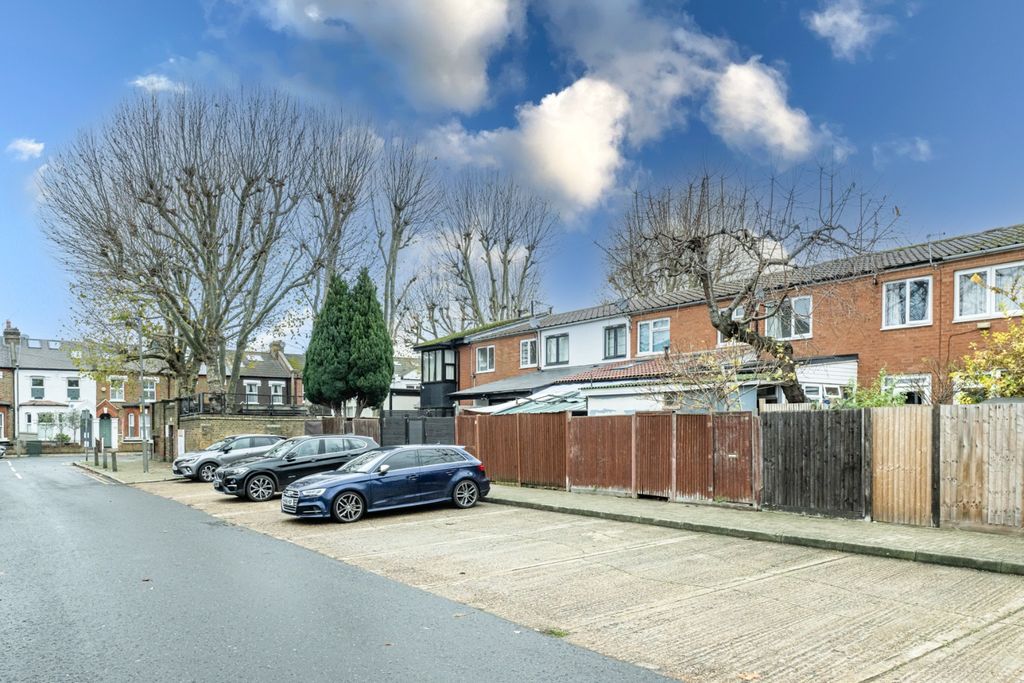 Property photo 1 of 26 4716704