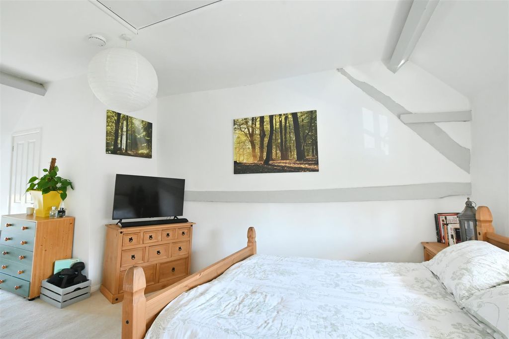 Property photo 2 of 18 Master Bedroom