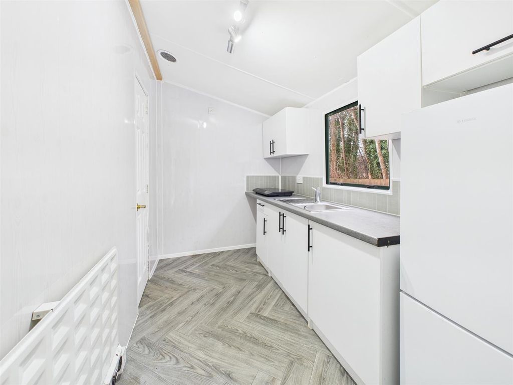 Property photo 2 of 6 Cam05510G0-Pr0127-Still003.Jpg