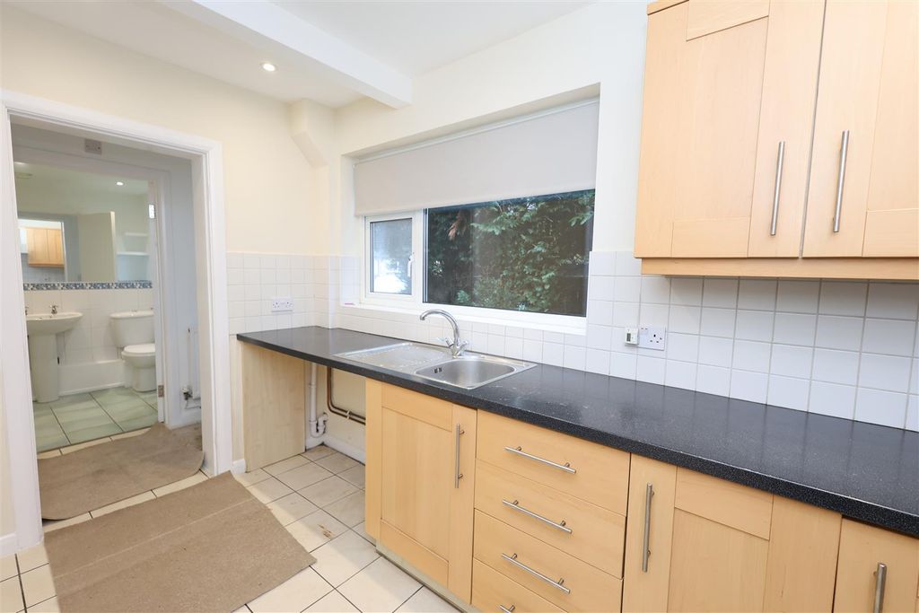 Property photo 3 of 25 Kitchen