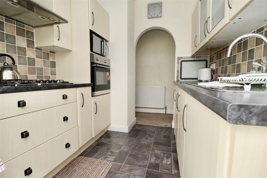 Property photo 3 of 26 Kitchen