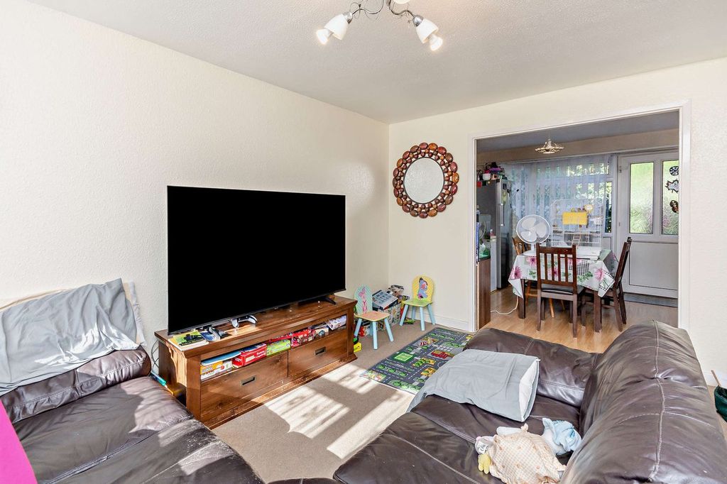 Property photo 3 of 25