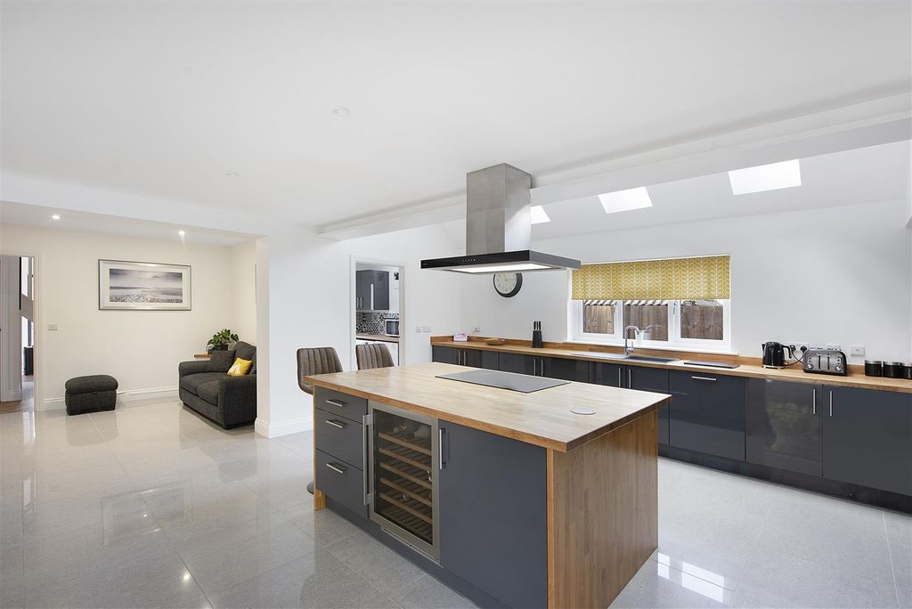 Property photo 2 of 36 1 Post Office Lane Ph14.Jpg