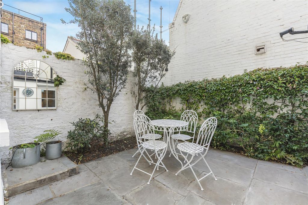 Property photo 2 of 14 Eden_Harper-_Gunter_Grove-Sw10__9_.Jpg