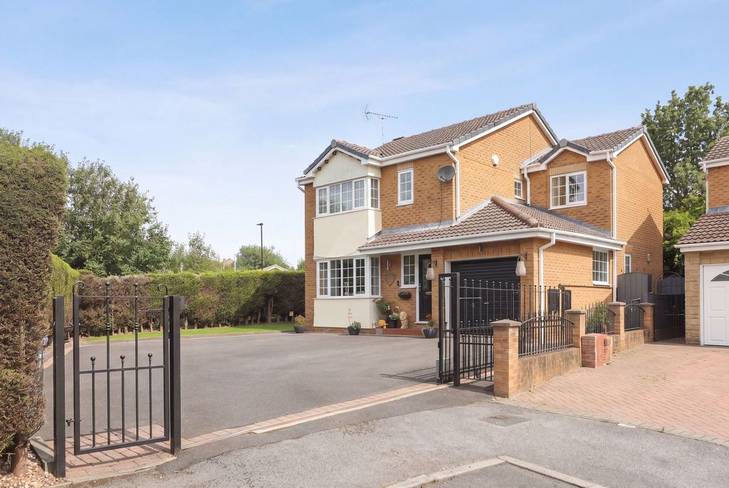 Property photo 1 of 32