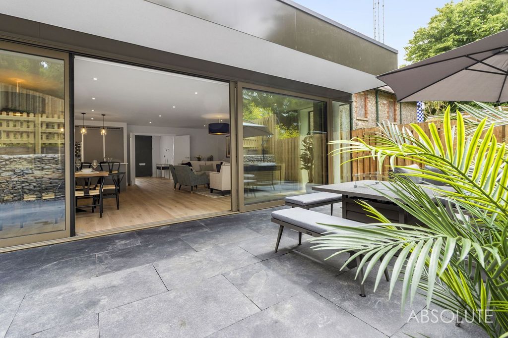 Property photo 3 of 40