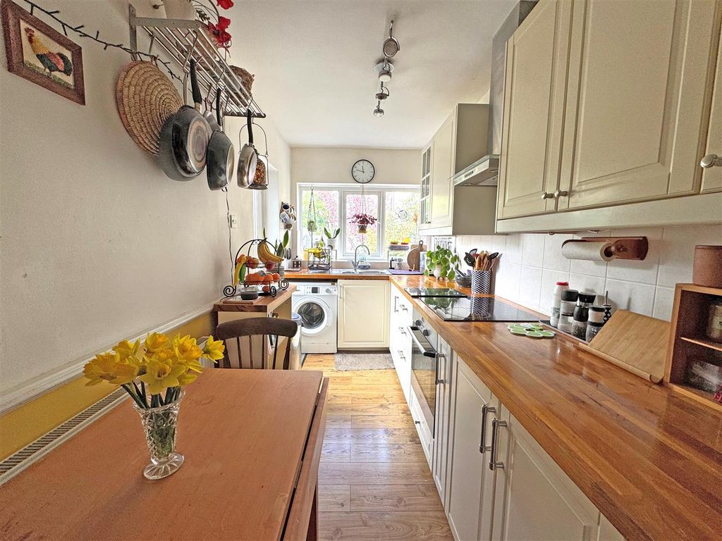 Property photo 3 of 18 4E.Jpg