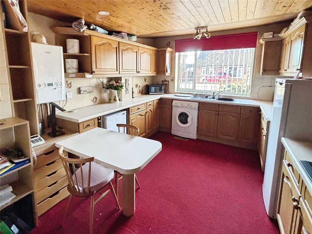 Property photo 2 of 21 Breakfast Kitchen