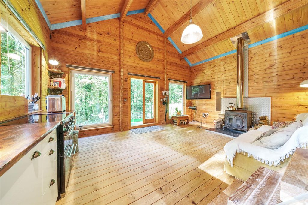 Property photo 3 of 35