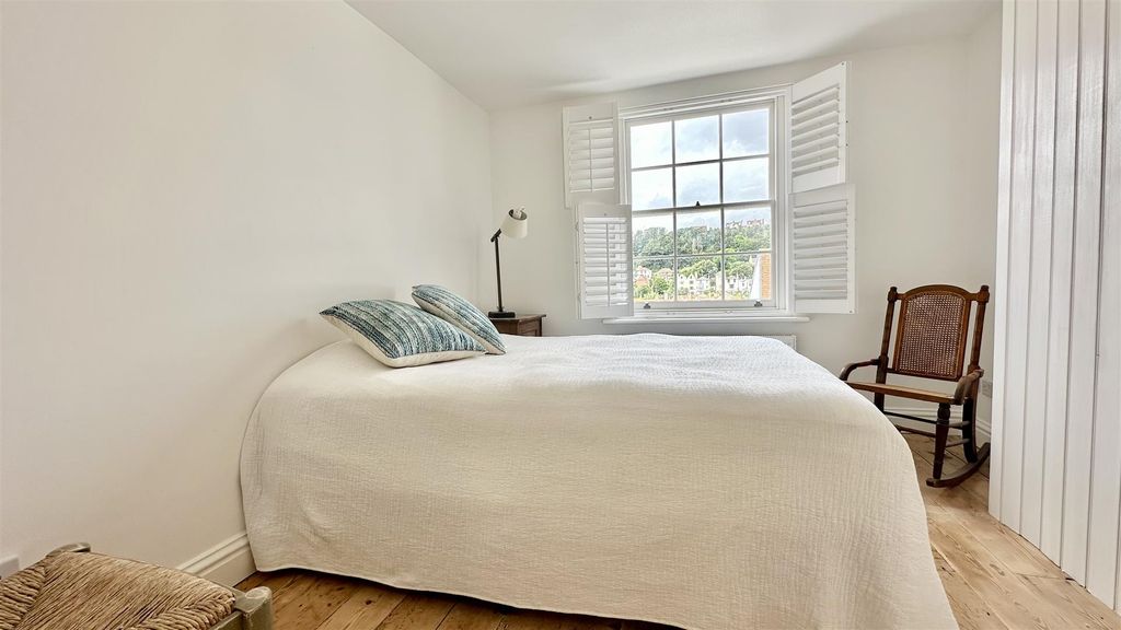 Property photo 2 of 31