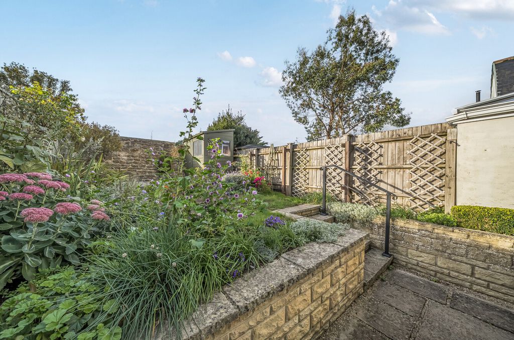 Property photo 2 of 15 Garden