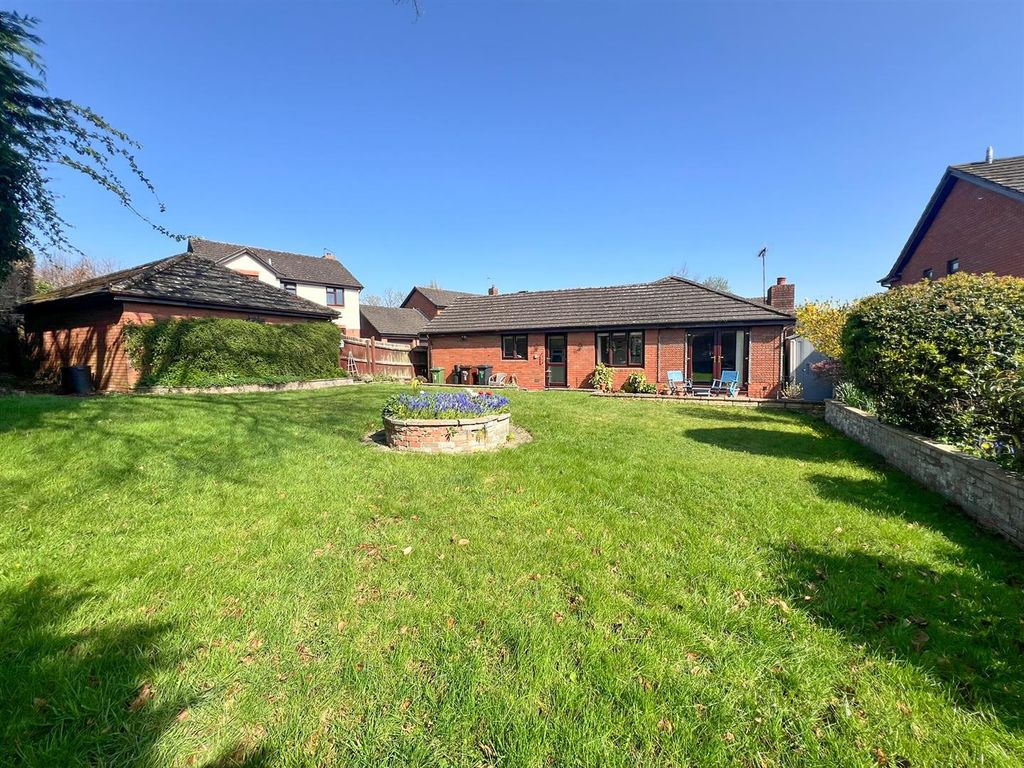 Property photo 2 of 21