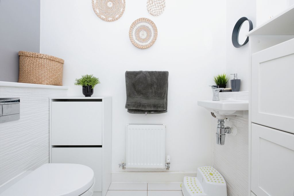 Property photo 2 of 15 Downstairs Cloakroom