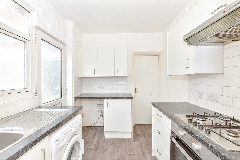 Property photo 2 of 7 Kitchen