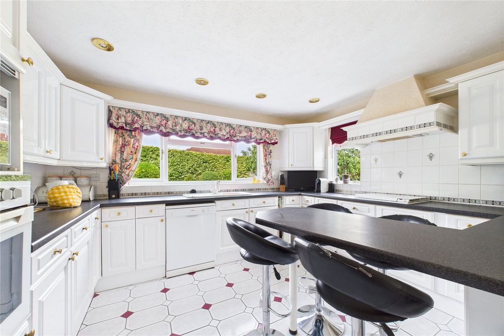 Property photo 2 of 16 Picture No. 24