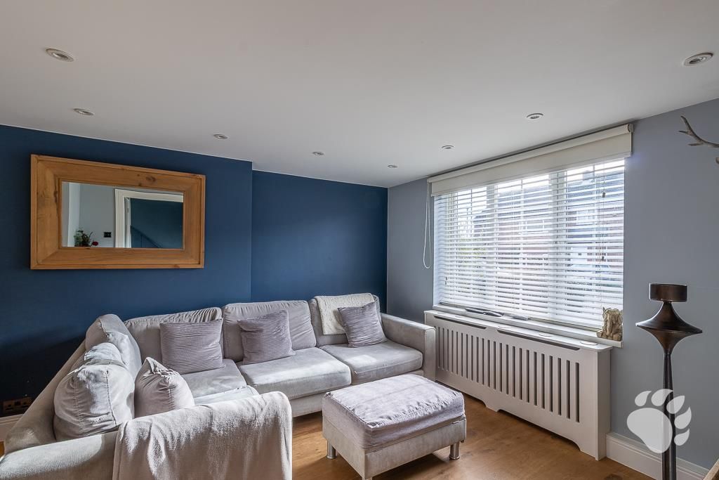 Property photo 3 of 26 Lounge