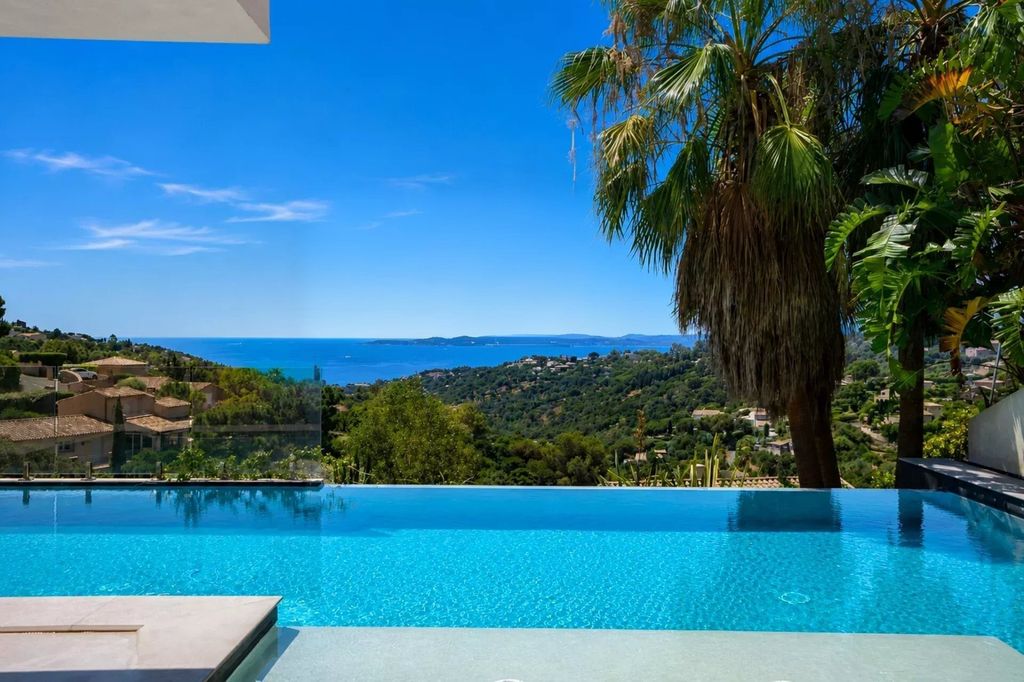 Property photo 1 of 19 Contemporary Villa With Exceptional Panoramic Views Over The Mediterranean