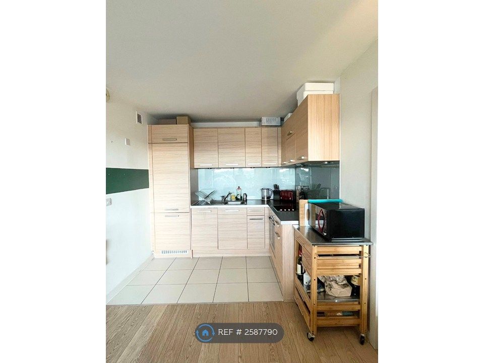 Property photo 3 of 16 Kitchen