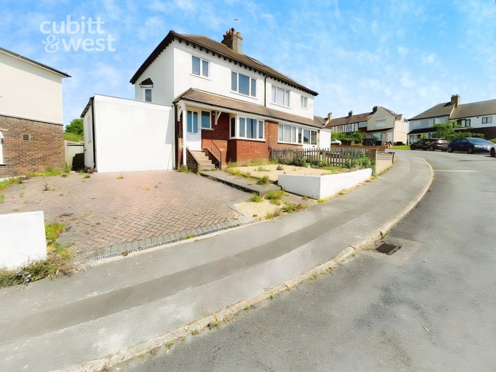 Property photo 1 of 16 External