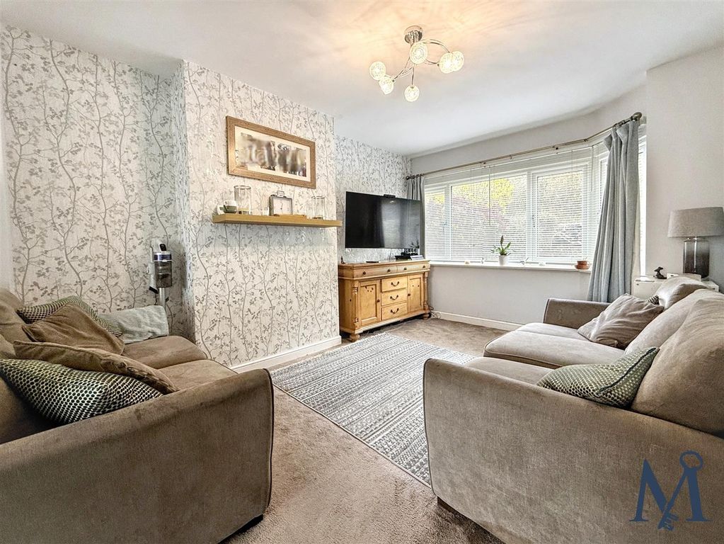 Property photo 3 of 16 Living Room