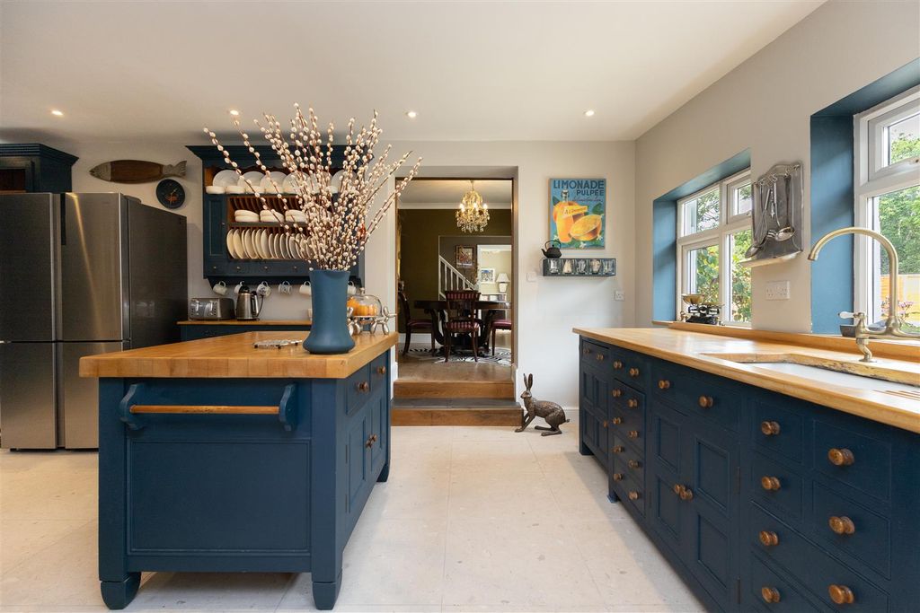 Property photo 3 of 35 Kitchen