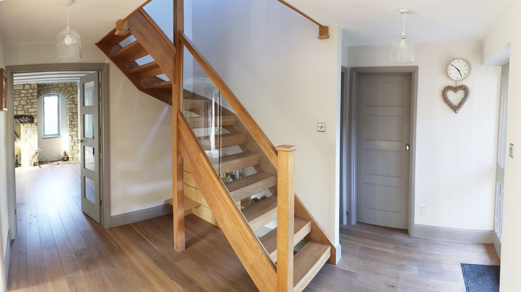 Property photo 2 of 18 Entrance