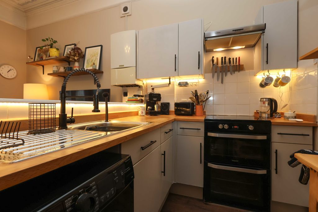 Property photo 3 of 14 Kitchen Area