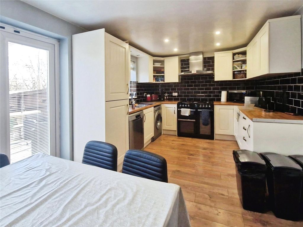 Property photo 3 of 27 Picture No. 25