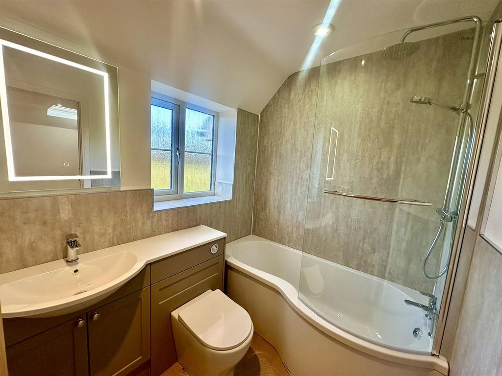 Property photo 3 of 35 Bathroom