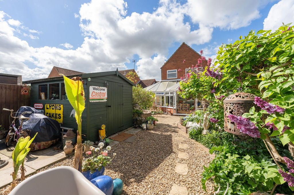 Property photo 2 of 20