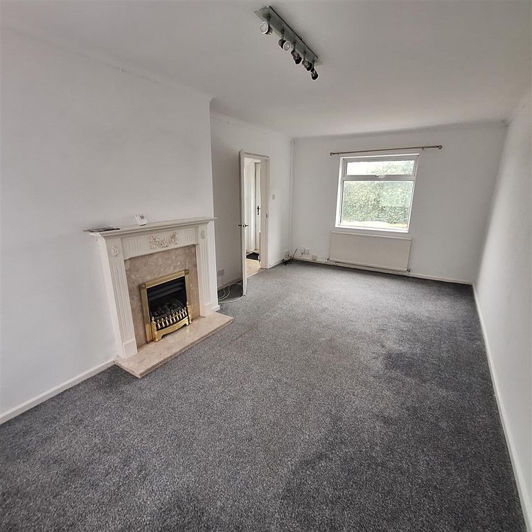 Property photo 2 of 10 Lounge (3).Jpg