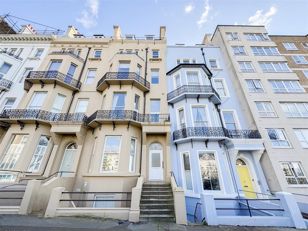 Property photo 1 of 25