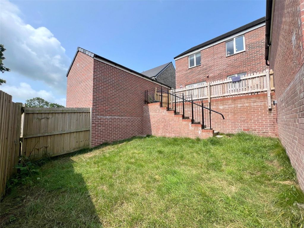 Property photo 2 of 20 Picture No. 11