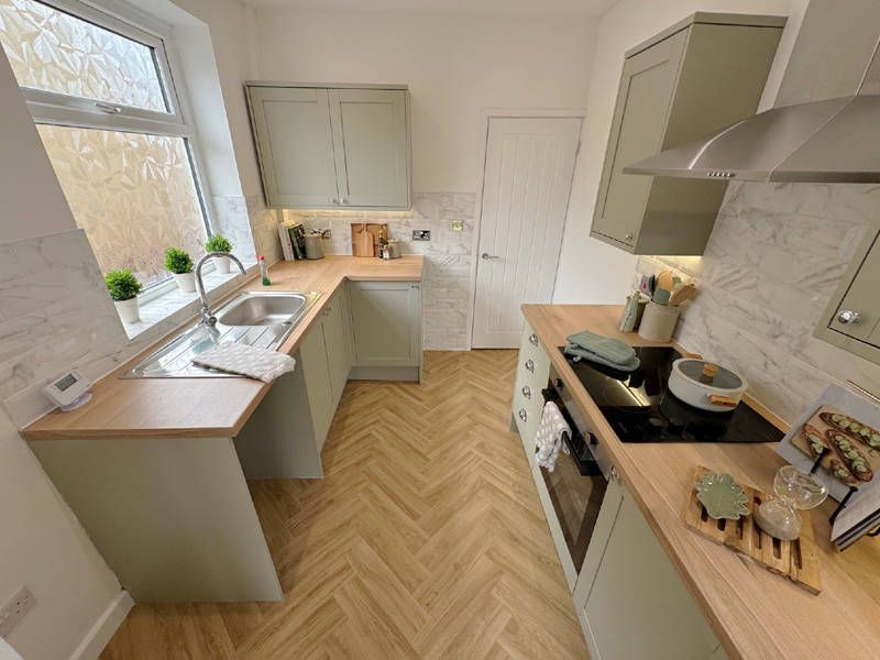 Property photo 2 of 26 Dining Kitchen