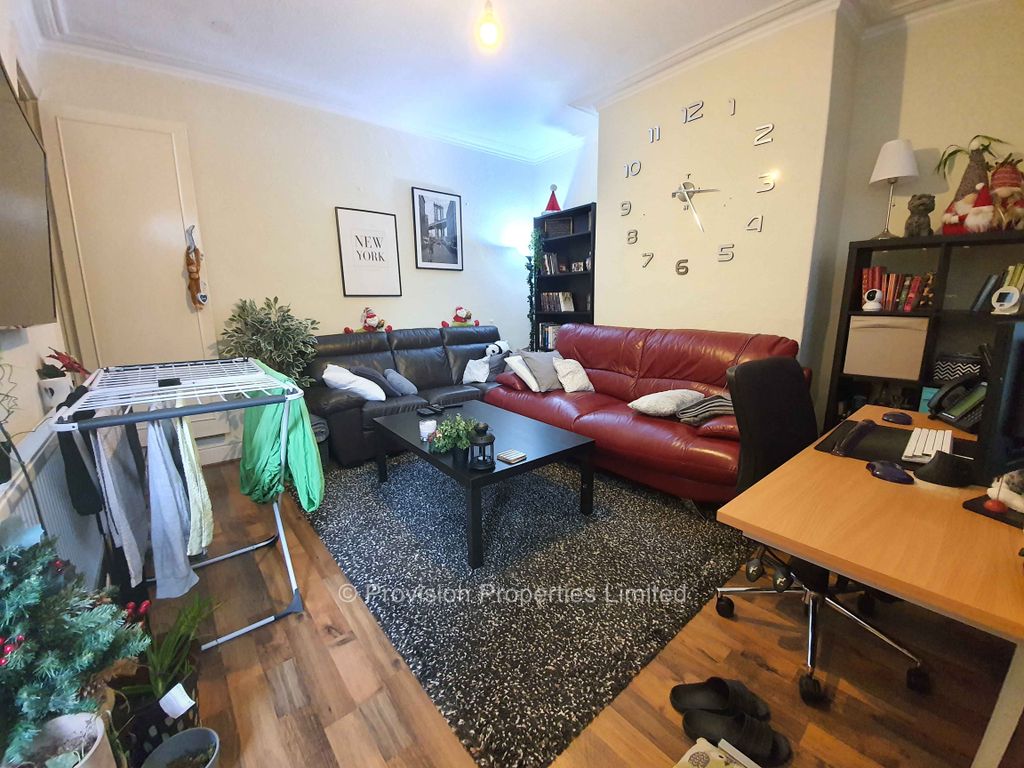 Property photo 2 of 9 Photo