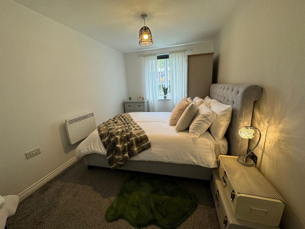 Property photo 2 of 16 Bedroom 1