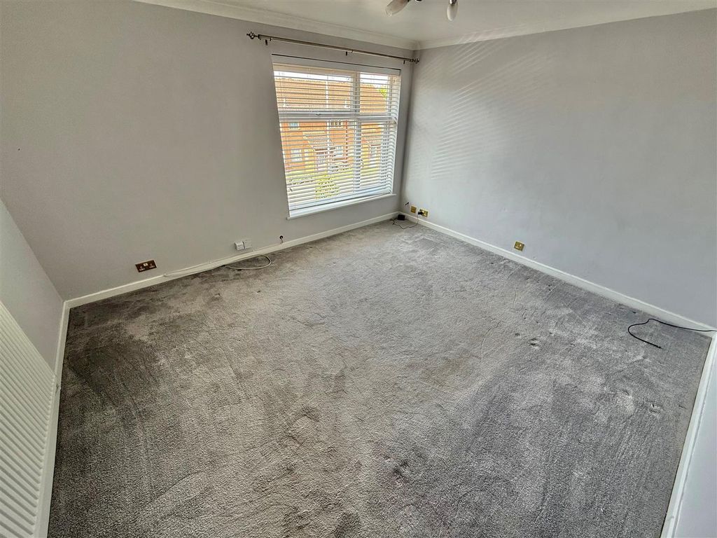 Property photo 3 of 5 Living Room
