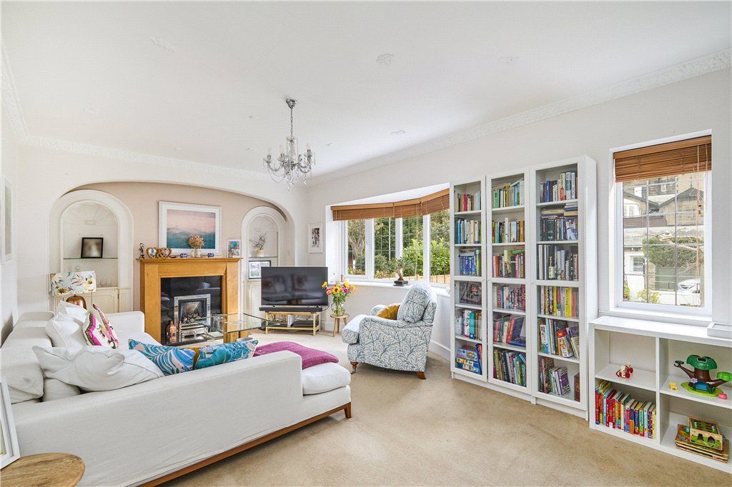 Property photo 2 of 27 Sitting Room